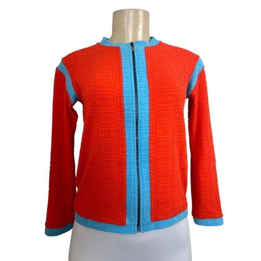 Rihanna in Rare Vintage CHANEL CC Logo Cropped Long Sleeve Sweater Jacke… - Picture 10 of 17